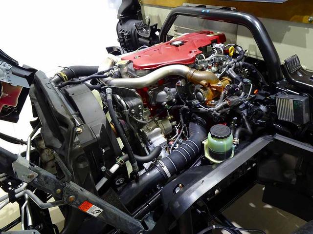 デュトロ 　３ｔ　ＦＪＬ　ワイドロング　平ボデー　三方開　セイコーラック　ロープ穴３対　埋め込みフック３対　リアアオリチェーン２個　荷台床／前立て鳥居鉄板張り／Ｕ型フック１個　床リア入口幌シート立てスタンション（36枚目）