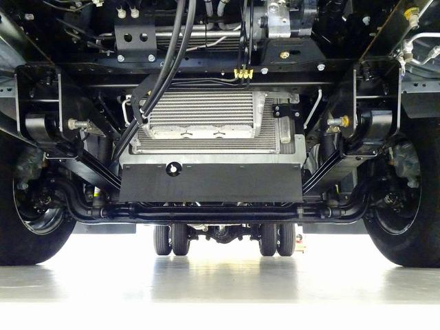 デュトロ 　３ｔ　ＦＪＬ　ワイドロング　平ボデー　三方開　セイコーラック　ロープ穴３対　埋め込みフック３対　リアアオリチェーン２個　荷台床／前立て鳥居鉄板張り／Ｕ型フック１個　床リア入口幌シート立てスタンション（41枚目）