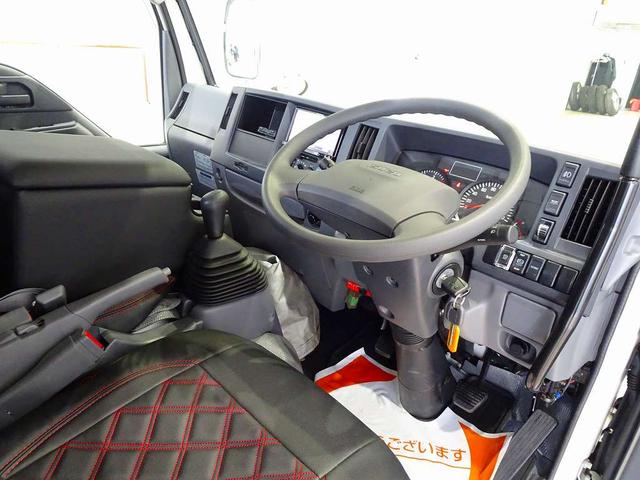 エルフトラック フルフラットロー　２ｔ　４ＷＤ／切替式　強化ダンプ　リアアオリ左右ピン差し加工　キーレス　左電格ミラー　社外ナビ／フルセグ／ＤＶＤ　ＥＴＣ２．０　ドラレコ　坂道発進補助装置　フォグランプ　荷台用幌シート付（5枚目）