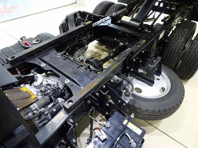 エルフトラック フルフラットロー　２ｔ　４ＷＤ／切替式　強化ダンプ　リアアオリ左右ピン差し加工　キーレス　左電格ミラー　社外ナビ／フルセグ／ＤＶＤ　ＥＴＣ２．０　ドラレコ　坂道発進補助装置　フォグランプ　荷台用幌シート付（32枚目）