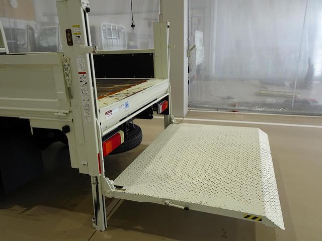 トヨエース Ｗキャブセミロング　２ｔ　４ＷＤ／切替式　高床　Ｗキャブ／垂直ＰＧ　８００ｋｇ付　長：１２０ｃｍ／有効長：１１０ｃｍ　幅：１７５ｃｍ　左リア支柱ＰＧスイッチ　三方開　ディスプレイオーディオ　リアヒーター（35枚目）