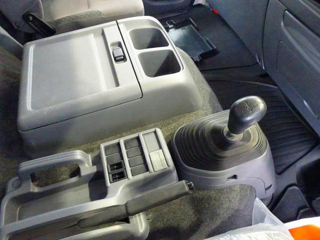 フォワード 　３．８５ｔ　ワイドべッドレス　平ボデー　三方開　アルミアオリ　左右セイコーラック　リア支柱脱着可　前立て鳥居アルミ縞鋼板張り　横ねた２２本（16枚目）