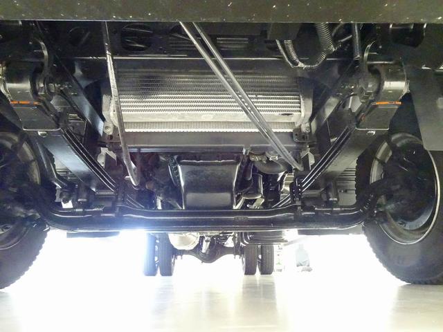 フォワード 　３．８５ｔ　ワイドべッドレス　平ボデー　三方開　アルミアオリ　左右セイコーラック　リア支柱脱着可　前立て鳥居アルミ縞鋼板張り　横ねた２２本（40枚目）