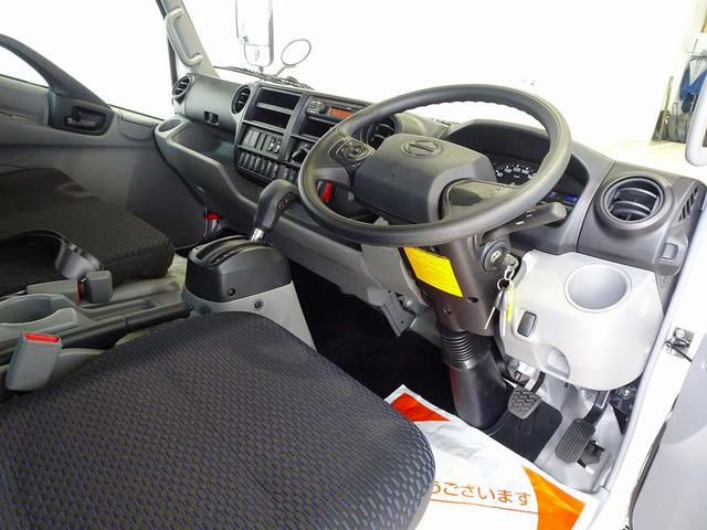 デュトロ 高床　３ｔ　ワイド超ロング　Ｗキャブ　三方開　左右セイコーラック　リアアオリチェーン２個　集中ドアロック　ルームミラー式バックモニター　車線逸脱警報装置　トラクションコントロール　リアヒーター／クーラー付（5枚目）