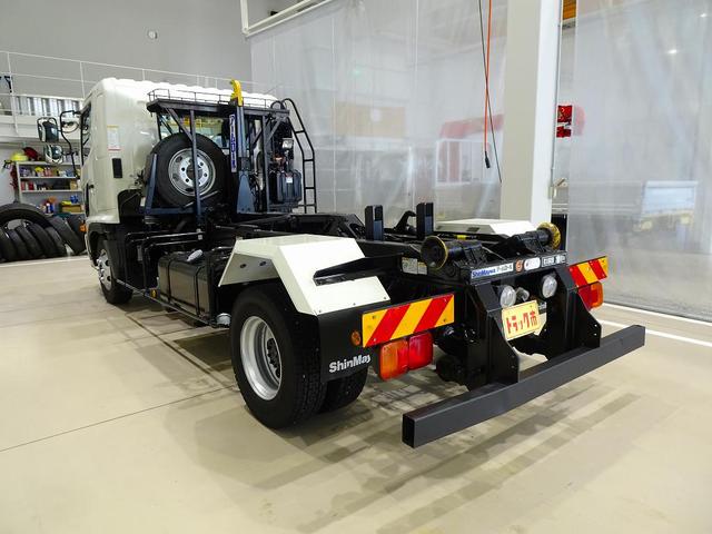 ヒノレンジャー 　３．６ｔ　標準ベッド付　アームロール　キャブバックステップ付　作業灯１個　集中ドアロック　左電格ミラー　ＥＴＣ２．０　坂道発進補助装置　フォグランプ　室内蛍光灯／カーテン（4枚目）