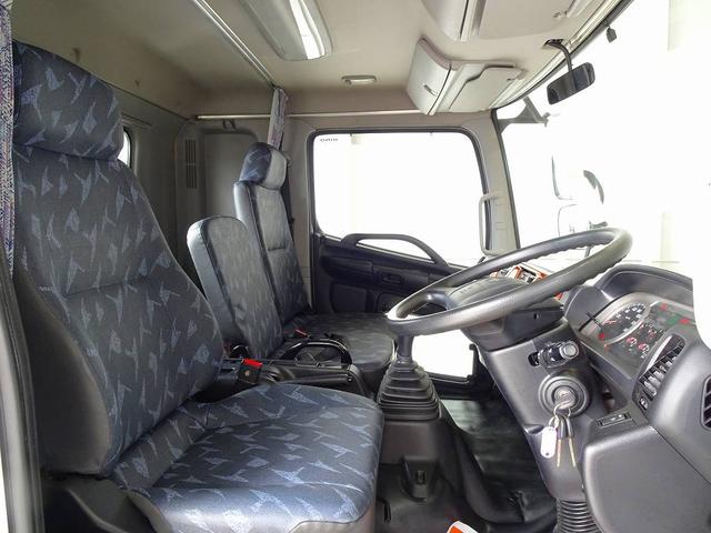 ヒノレンジャー 　３．６ｔ　標準ベッド付　アームロール　キャブバックステップ付　作業灯１個　集中ドアロック　左電格ミラー　ＥＴＣ２．０　坂道発進補助装置　フォグランプ　室内蛍光灯／カーテン（6枚目）