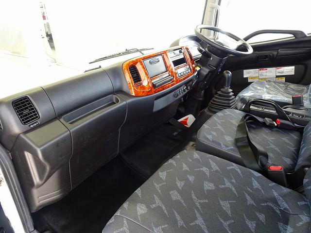 ヒノレンジャー 　３．６ｔ　標準ベッド付　アームロール　キャブバックステップ付　作業灯１個　集中ドアロック　左電格ミラー　ＥＴＣ２．０　坂道発進補助装置　フォグランプ　室内蛍光灯／カーテン（7枚目）