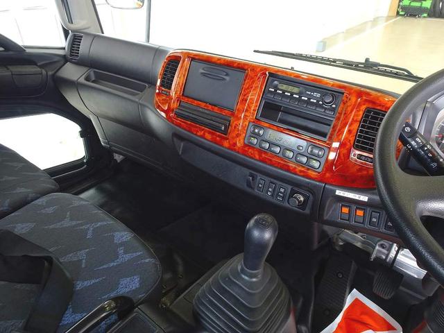 ヒノレンジャー 　３．６ｔ　標準ベッド付　アームロール　キャブバックステップ付　作業灯１個　集中ドアロック　左電格ミラー　ＥＴＣ２．０　坂道発進補助装置　フォグランプ　室内蛍光灯／カーテン（10枚目）