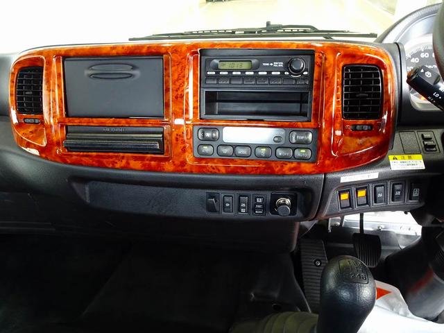 ヒノレンジャー 　３．６ｔ　標準ベッド付　アームロール　キャブバックステップ付　作業灯１個　集中ドアロック　左電格ミラー　ＥＴＣ２．０　坂道発進補助装置　フォグランプ　室内蛍光灯／カーテン（11枚目）