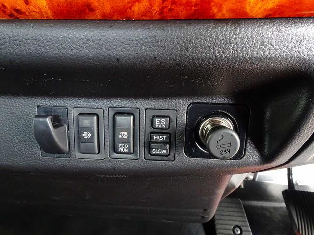 ヒノレンジャー 　３．６ｔ　標準ベッド付　アームロール　キャブバックステップ付　作業灯１個　集中ドアロック　左電格ミラー　ＥＴＣ２．０　坂道発進補助装置　フォグランプ　室内蛍光灯／カーテン（12枚目）