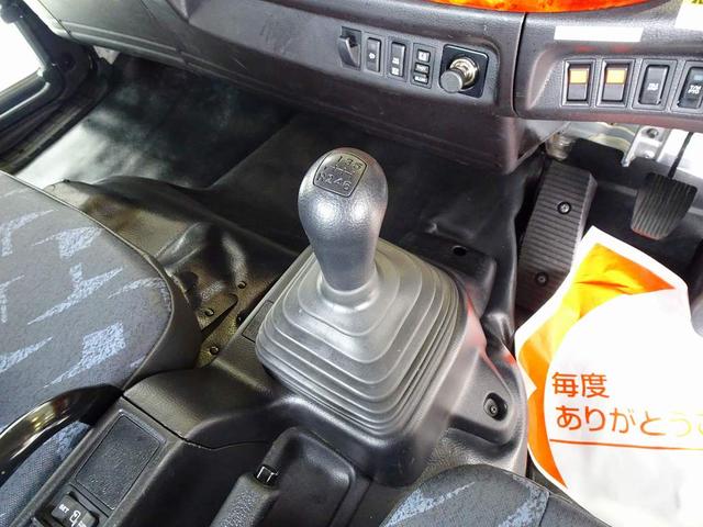 ヒノレンジャー 　３．６ｔ　標準ベッド付　アームロール　キャブバックステップ付　作業灯１個　集中ドアロック　左電格ミラー　ＥＴＣ２．０　坂道発進補助装置　フォグランプ　室内蛍光灯／カーテン（18枚目）