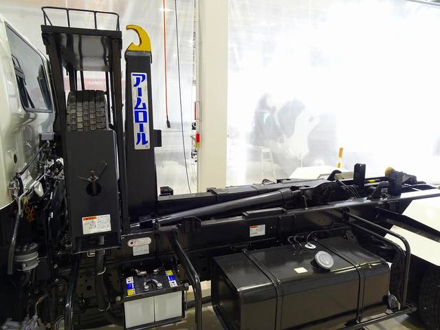 ヒノレンジャー 　３．６ｔ　標準ベッド付　アームロール　キャブバックステップ付　作業灯１個　集中ドアロック　左電格ミラー　ＥＴＣ２．０　坂道発進補助装置　フォグランプ　室内蛍光灯／カーテン（26枚目）