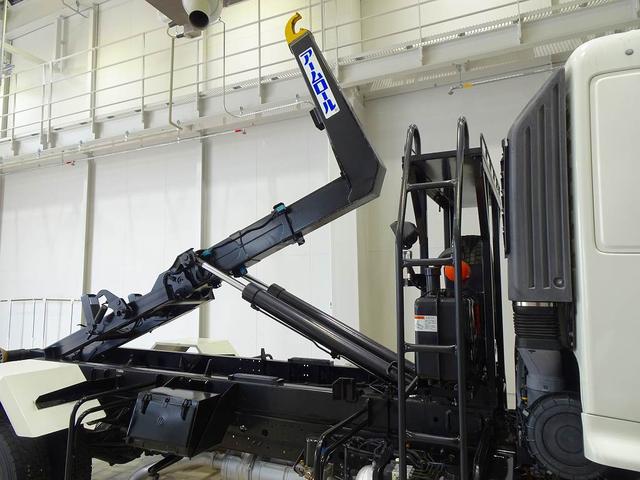 ヒノレンジャー 　３．６ｔ　標準ベッド付　アームロール　キャブバックステップ付　作業灯１個　集中ドアロック　左電格ミラー　ＥＴＣ２．０　坂道発進補助装置　フォグランプ　室内蛍光灯／カーテン（27枚目）