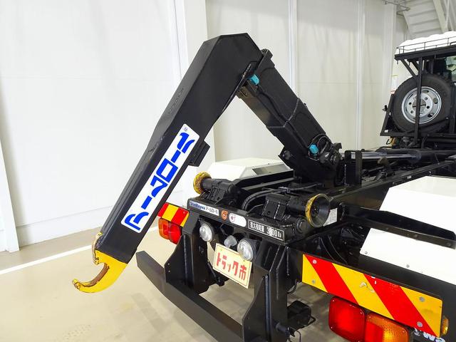 ヒノレンジャー 　３．６ｔ　標準ベッド付　アームロール　キャブバックステップ付　作業灯１個　集中ドアロック　左電格ミラー　ＥＴＣ２．０　坂道発進補助装置　フォグランプ　室内蛍光灯／カーテン（31枚目）