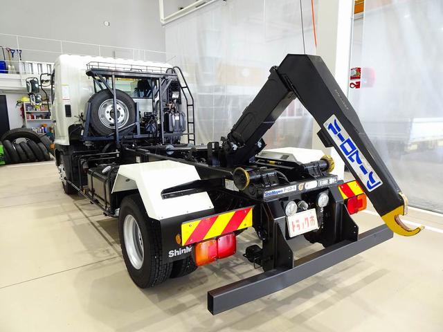 ヒノレンジャー 　３．６ｔ　標準ベッド付　アームロール　キャブバックステップ付　作業灯１個　集中ドアロック　左電格ミラー　ＥＴＣ２．０　坂道発進補助装置　フォグランプ　室内蛍光灯／カーテン（33枚目）