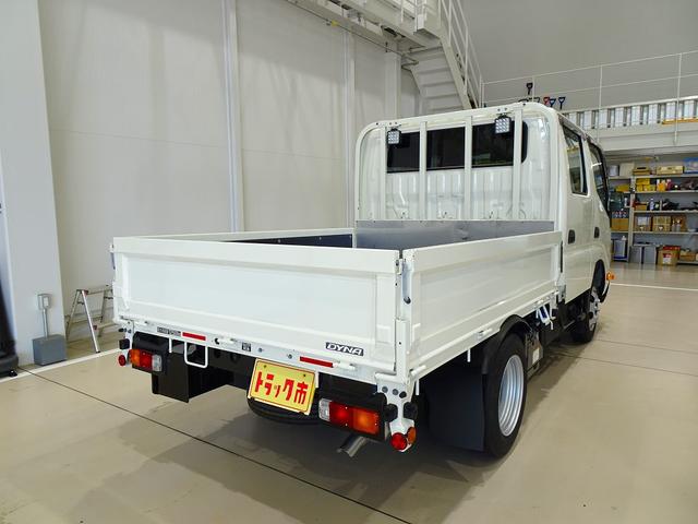 ダイナトラック Ｗキャブフルジャストロー　１．２５ｔ　４ＷＤ　Ｗタイヤ　三方開　前立て鳥居ステンレス張り／鳥居作業灯２個　リアアオリチェーン２個　車線逸脱警報装置　トラクションコントロール　リアヒーター（3枚目）