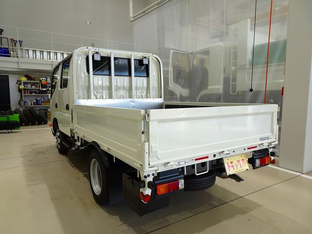 ダイナトラック Ｗキャブフルジャストロー　１．２５ｔ　４ＷＤ　Ｗタイヤ　三方開　前立て鳥居ステンレス張り／鳥居作業灯２個　リアアオリチェーン２個　車線逸脱警報装置　トラクションコントロール　リアヒーター（4枚目）