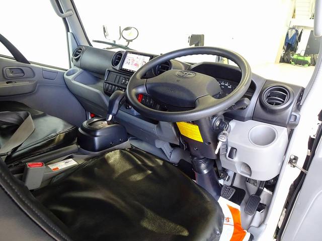 ダイナトラック Ｗキャブフルジャストロー　１．２５ｔ　４ＷＤ　Ｗタイヤ　三方開　前立て鳥居ステンレス張り／鳥居作業灯２個　リアアオリチェーン２個　車線逸脱警報装置　トラクションコントロール　リアヒーター（5枚目）