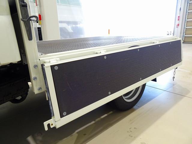 ダイナトラック Ｗキャブフルジャストロー　１．２５ｔ　４ＷＤ　Ｗタイヤ　三方開　前立て鳥居ステンレス張り／鳥居作業灯２個　リアアオリチェーン２個　車線逸脱警報装置　トラクションコントロール　リアヒーター（35枚目）