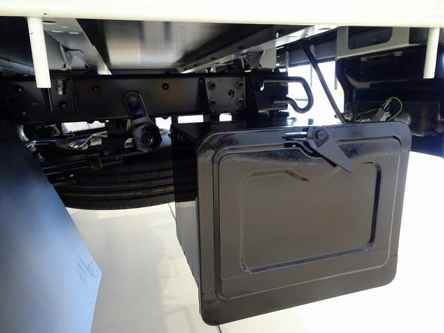 ダイナトラック Ｗキャブフルジャストロー　１．２５ｔ　４ＷＤ　Ｗタイヤ　三方開　前立て鳥居ステンレス張り／鳥居作業灯２個　リアアオリチェーン２個　車線逸脱警報装置　トラクションコントロール　リアヒーター（43枚目）