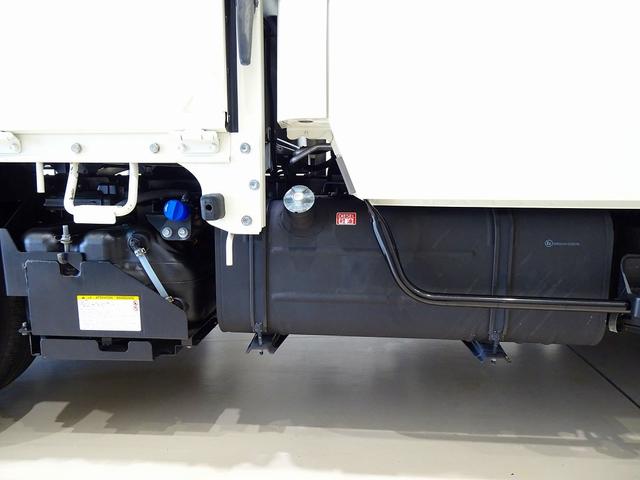 ダイナトラック Ｗキャブフルジャストロー　１．２５ｔ　４ＷＤ　Ｗタイヤ　三方開　前立て鳥居ステンレス張り／鳥居作業灯２個　リアアオリチェーン２個　車線逸脱警報装置　トラクションコントロール　リアヒーター（46枚目）