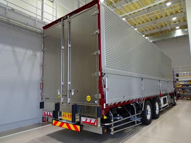 プロフィア 　１２ｔ　３軸　６×２　リアエアサス　低温冷凍ウイング　－３５度設定　－０度確認　右シャシ中央サブエンジン／スタンバイ付　五方開　セイコーラック　床ステンレス　ジョロダーレール　ラッシング２段　水抜き穴（3枚目）