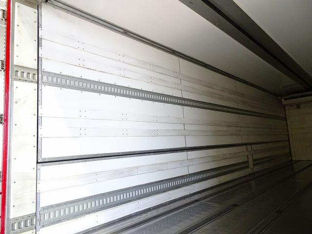 プロフィア 　１２ｔ　３軸　６×２　リアエアサス　低温冷凍ウイング　－３５度設定　－０度確認　右シャシ中央サブエンジン／スタンバイ付　五方開　セイコーラック　床ステンレス　ジョロダーレール　ラッシング２段　水抜き穴（28枚目）