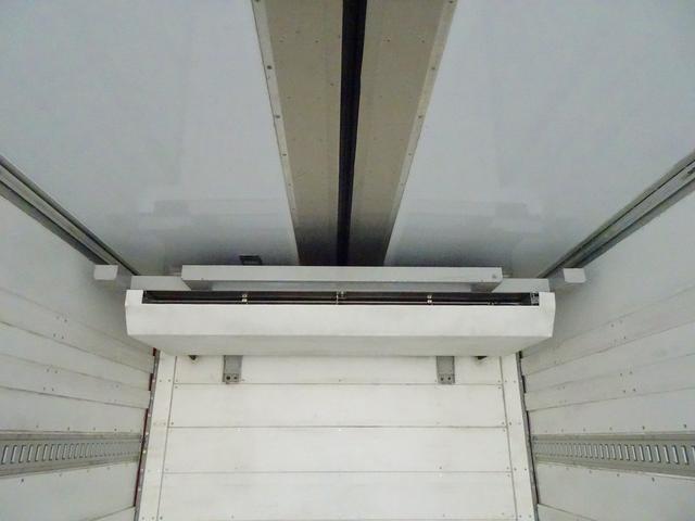 プロフィア 　１２ｔ　３軸　６×２　リアエアサス　低温冷凍ウイング　－３５度設定　－０度確認　右シャシ中央サブエンジン／スタンバイ付　五方開　セイコーラック　床ステンレス　ジョロダーレール　ラッシング２段　水抜き穴（31枚目）