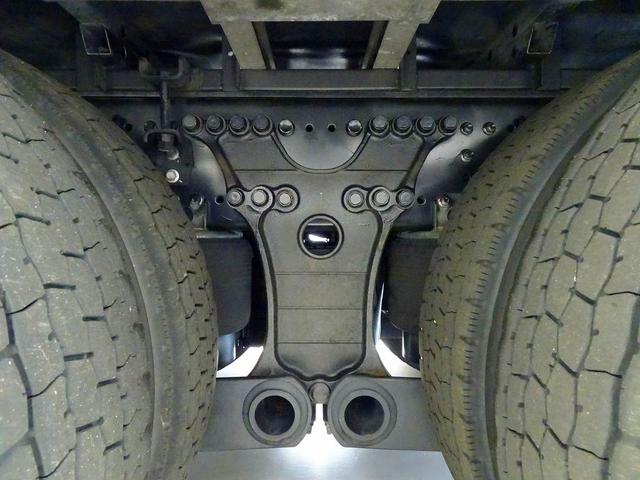 プロフィア 　１２ｔ　３軸　６×２　リアエアサス　低温冷凍ウイング　－３５度設定　－０度確認　右シャシ中央サブエンジン／スタンバイ付　五方開　セイコーラック　床ステンレス　ジョロダーレール　ラッシング２段　水抜き穴（42枚目）