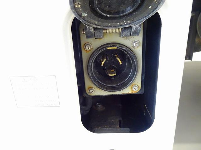 プロフィア 　１２ｔ　３軸　６×２　リアエアサス　低温冷凍ウイング　－３５度設定　－０度確認　右シャシ中央サブエンジン／スタンバイ付　五方開　セイコーラック　床ステンレス　ジョロダーレール　ラッシング２段　水抜き穴（47枚目）