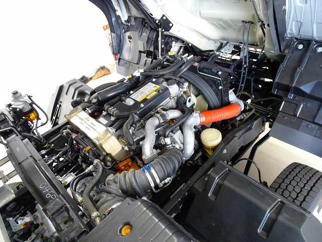 フォワード 　２．５５ｔ　ワイドベッド付　アルミウイング　リア上部跳ね上げ式／下部フルゲート１０００ｋｇ付　長：１５９ｃｍ　有効幅：２１９ｃｍ　リモコン付　床フック８対　ラッシング２段　エアサスシート（40枚目）