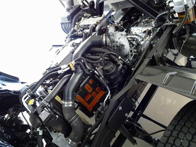 フォワード 　２．５５ｔ　ワイドベッド付　アルミウイング　リア上部跳ね上げ式／下部フルゲート１０００ｋｇ付　長：１５９ｃｍ　有効幅：２１９ｃｍ　リモコン付　床フック８対　ラッシング２段　エアサスシート（41枚目）