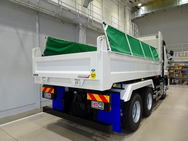 プロフィア 　９ｔ　３軸　２デフ　ダンプ　自動シート付　前立てプロテクターはしご／作業灯　左電格ミラー／ヒーター／左右電動角度調整　エアサスシート／肘掛け　Ｔ／Ｍリターダ　デフロック（3枚目）