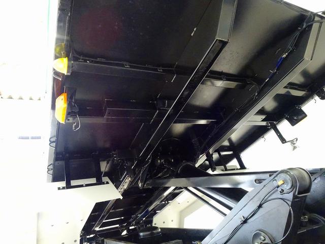 プロフィア 　９ｔ　３軸　２デフ　ダンプ　自動シート付　前立てプロテクターはしご／作業灯　左電格ミラー／ヒーター／左右電動角度調整　エアサスシート／肘掛け　Ｔ／Ｍリターダ　デフロック（32枚目）