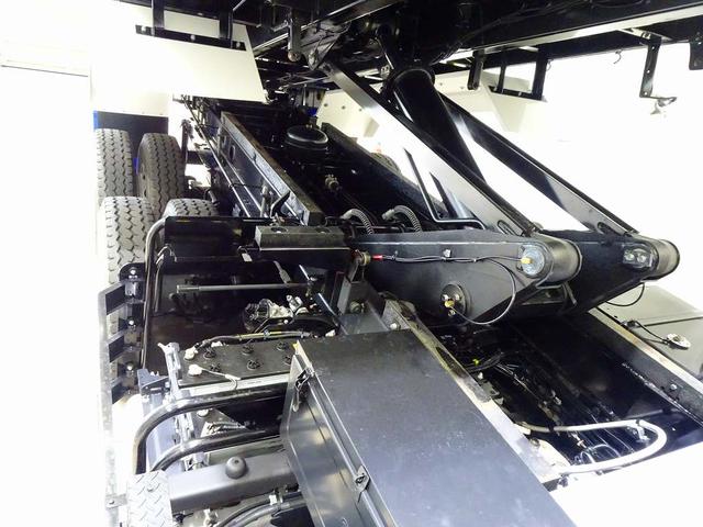 プロフィア 　９ｔ　３軸　２デフ　ダンプ　自動シート付　前立てプロテクターはしご／作業灯　左電格ミラー／ヒーター／左右電動角度調整　エアサスシート／肘掛け　Ｔ／Ｍリターダ　デフロック（33枚目）