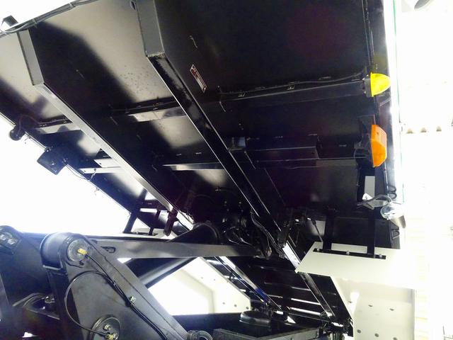 プロフィア 　９ｔ　３軸　２デフ　ダンプ　自動シート付　前立てプロテクターはしご／作業灯　左電格ミラー／ヒーター／左右電動角度調整　エアサスシート／肘掛け　Ｔ／Ｍリターダ　デフロック（34枚目）