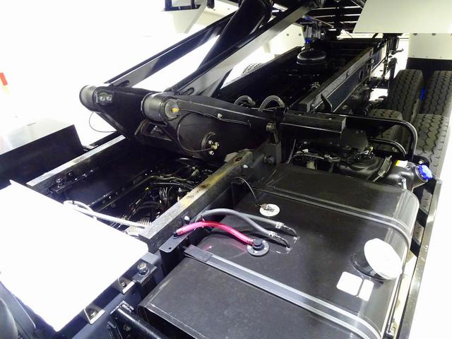 プロフィア 　９ｔ　３軸　２デフ　ダンプ　自動シート付　前立てプロテクターはしご／作業灯　左電格ミラー／ヒーター／左右電動角度調整　エアサスシート／肘掛け　Ｔ／Ｍリターダ　デフロック（35枚目）
