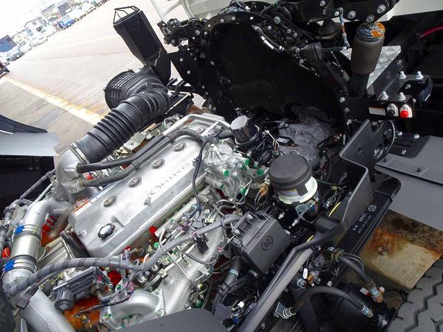 プロフィア 　９ｔ　３軸　２デフ　ダンプ　自動シート付　前立てプロテクターはしご／作業灯　左電格ミラー／ヒーター／左右電動角度調整　エアサスシート／肘掛け　Ｔ／Ｍリターダ　デフロック（39枚目）