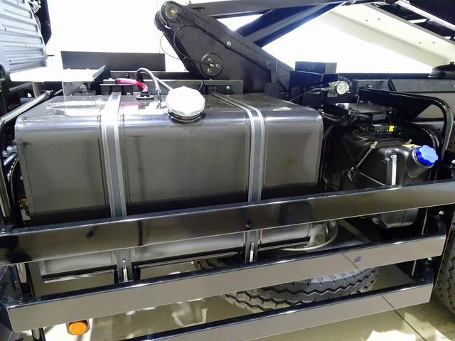 プロフィア 　９ｔ　３軸　２デフ　ダンプ　自動シート付　前立てプロテクターはしご／作業灯　左電格ミラー／ヒーター／左右電動角度調整　エアサスシート／肘掛け　Ｔ／Ｍリターダ　デフロック（40枚目）