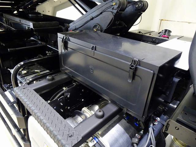 プロフィア 　９ｔ　３軸　２デフ　ダンプ　自動シート付　前立てプロテクターはしご／作業灯　左電格ミラー／ヒーター／左右電動角度調整　エアサスシート／肘掛け　Ｔ／Ｍリターダ　デフロック（45枚目）