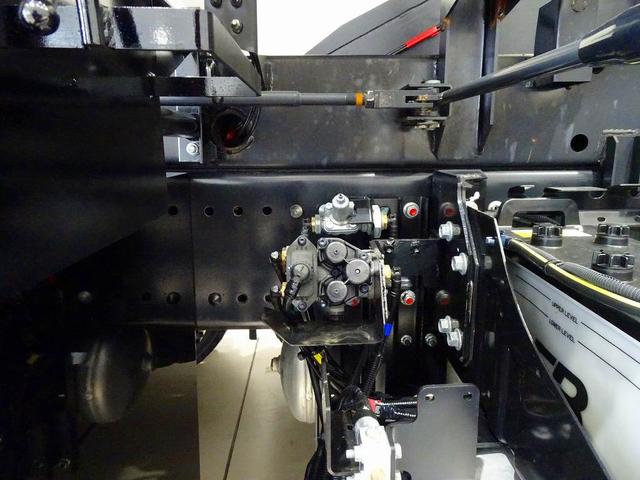プロフィア 　９ｔ　３軸　２デフ　ダンプ　自動シート付　前立てプロテクターはしご／作業灯　左電格ミラー／ヒーター／左右電動角度調整　エアサスシート／肘掛け　Ｔ／Ｍリターダ　デフロック（46枚目）