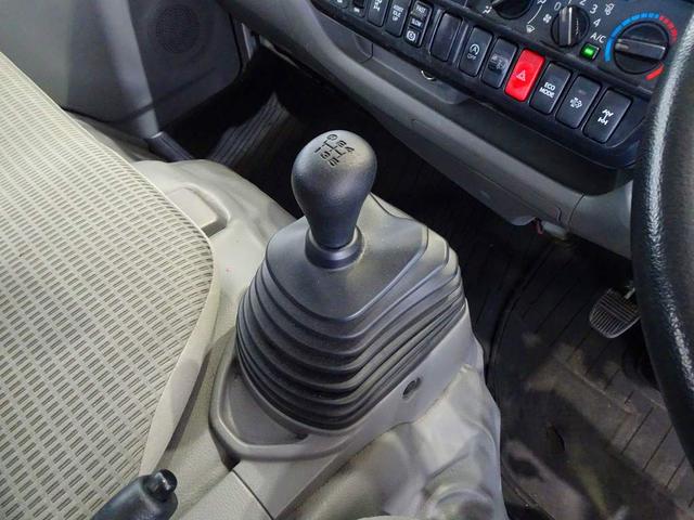 デュトロ セミロング全低床ターボ　２ｔ　４ＷＤ　ＦＪＬ　標準セミロング　タダノ４段クレーン付（12枚目）