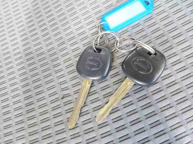 デュトロ 全低床 2t 4WD(切替式) 標準セミロング タダノ4段 2.6t吊りクレーン付 H19年製 ラジコン/フックイン付 三方開 社外ナビ/フルセグ/DVD フォグランプ 室内LED灯(47枚目)