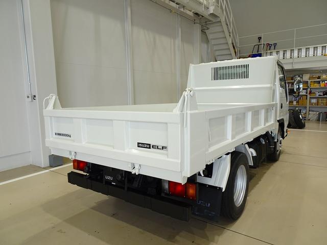 エルフトラック 　３ｔ　４Ｎｏ．　ＦＦＬ　強化ダンプ　三方開　前立てプロテクターアングル補強加工　集中ドアロック　坂道発進補助装置　トラクションコントロール（3枚目）