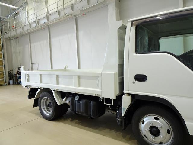 エルフトラック 　３ｔ　４Ｎｏ．　ＦＦＬ　強化ダンプ　三方開　前立てプロテクターアングル補強加工　集中ドアロック　坂道発進補助装置　トラクションコントロール（18枚目）