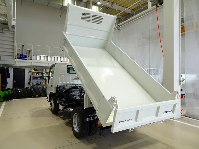 エルフトラック 　３ｔ　４Ｎｏ．　ＦＦＬ　強化ダンプ　三方開　前立てプロテクターアングル補強加工　集中ドアロック　坂道発進補助装置　トラクションコントロール（23枚目）