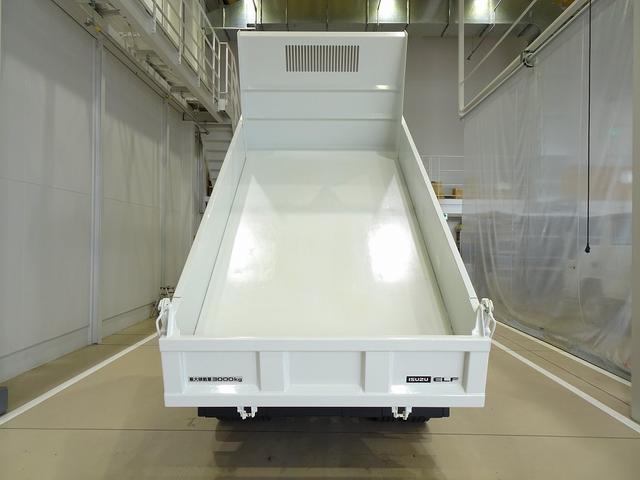 エルフトラック 　３ｔ　４Ｎｏ．　ＦＦＬ　強化ダンプ　三方開　前立てプロテクターアングル補強加工　集中ドアロック　坂道発進補助装置　トラクションコントロール（24枚目）