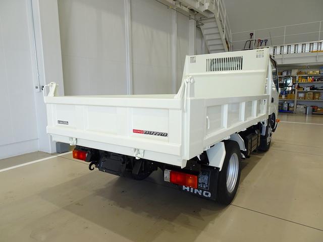 デュトロ 　３ｔ　４ナンバー　ＦＪＬ　強化ダンプ　三方開　集中ドアロック　フォグランプ　トラクションコントロール　電動パーキングブレーキ　室内ＬＥＤ灯（3枚目）