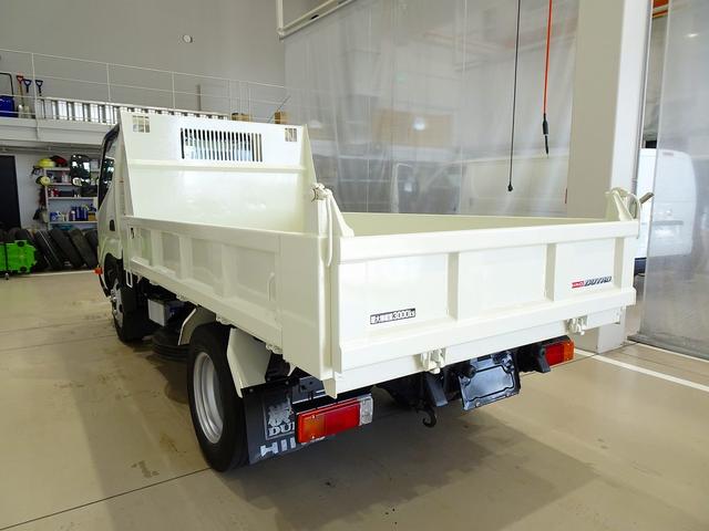 デュトロ 　３ｔ　４ナンバー　ＦＪＬ　強化ダンプ　三方開　集中ドアロック　フォグランプ　トラクションコントロール　電動パーキングブレーキ　室内ＬＥＤ灯（4枚目）