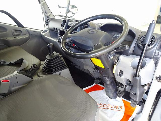 デュトロ 　３ｔ　４ナンバー　ＦＪＬ　強化ダンプ　三方開　集中ドアロック　フォグランプ　トラクションコントロール　電動パーキングブレーキ　室内ＬＥＤ灯（5枚目）